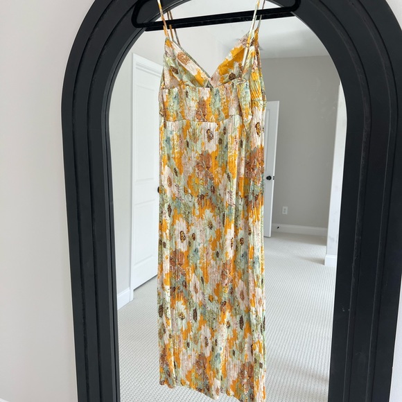 Ville Pleated Midi Dress Floral - Picture 5 of 8